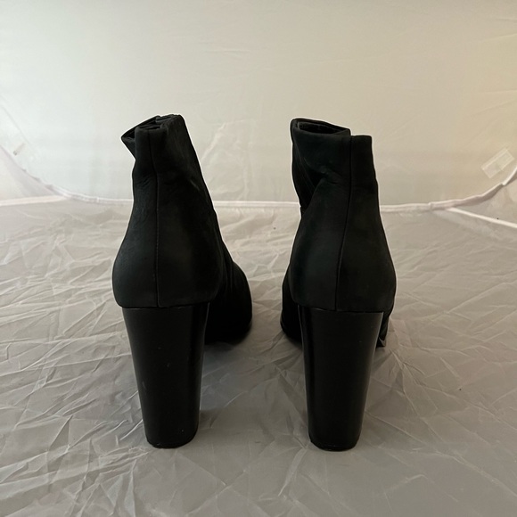 Aldo black leather heeled booties. Size 10 - Picture 4 of 4